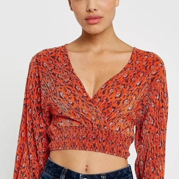 NWT Urban Outfitters Floral Plisse Wrap Crop Top - Picture 2 of 8